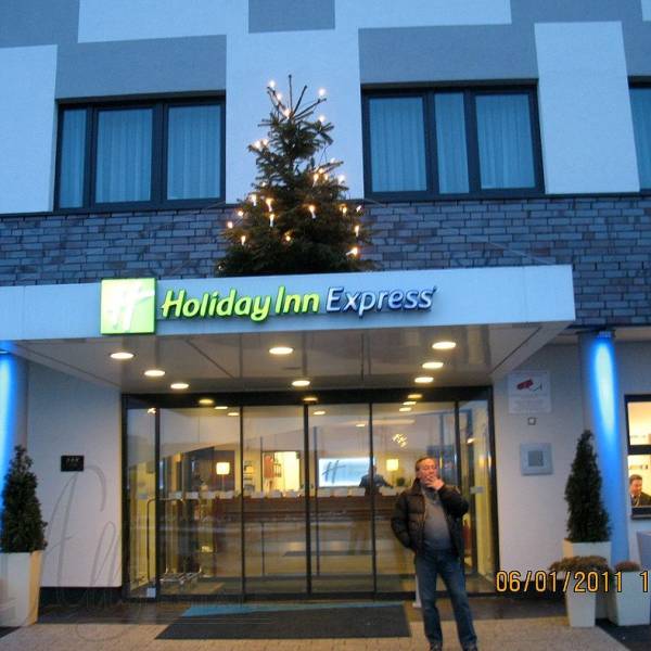 Отель Holiday Inn Express Bremen Airport Superior