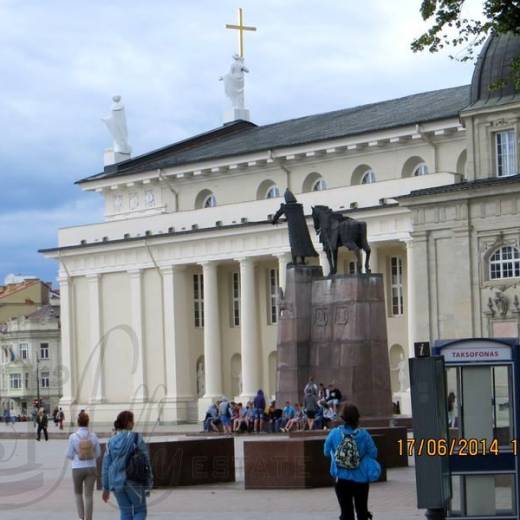 Памятник Великому Князю Гедиминасу в Вильнюсе.