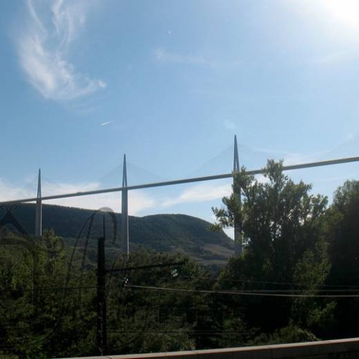 Виадук Мийо́ (le Viaduc de Millau).