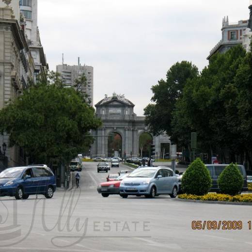 Улица Calle de Alcalá в Мадриде