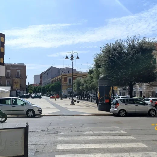 Площадь Федерико Иль ди Свевия в Барлетте