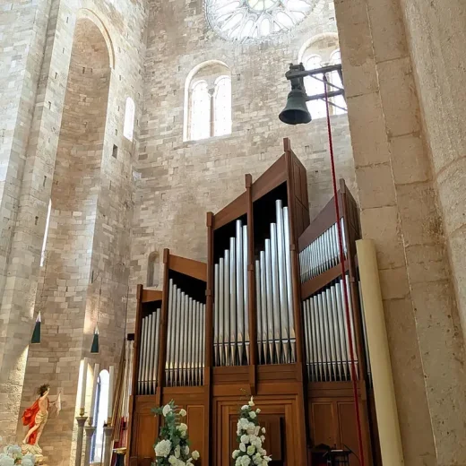 Снаружи Кафедрального собора Трани