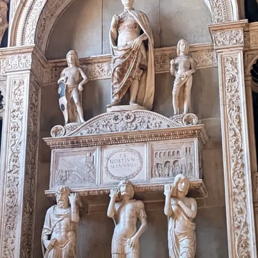 Памятник дожу Пьетро Мочениго на контрфасаде Базилики Санти-Джованни-э-Паоло