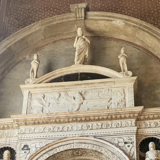 Памятник дожу Пьетро Мочениго на контрфасаде Базилики Санти-Джованни-э-Паоло