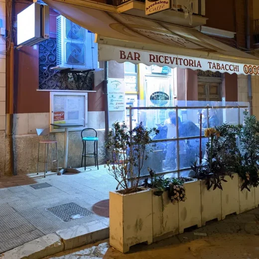 Бар – Билетерия у Автостанции Барлетты