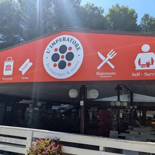 Стоянка и Шаттл к Замку Дель-Монте