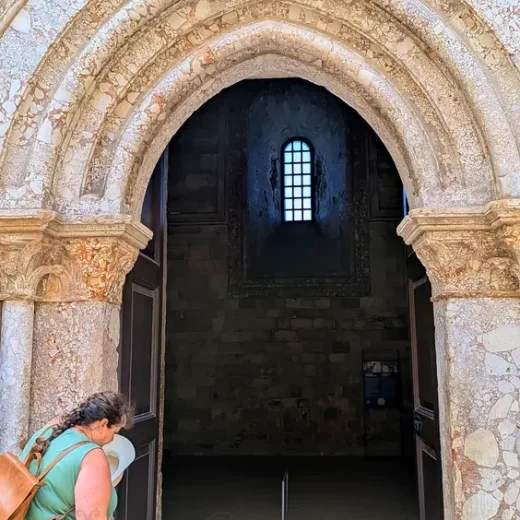 Внутренний двор замка Дель-Монте