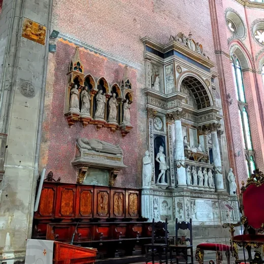 Надгробный памятник дожу Марко Корнаро