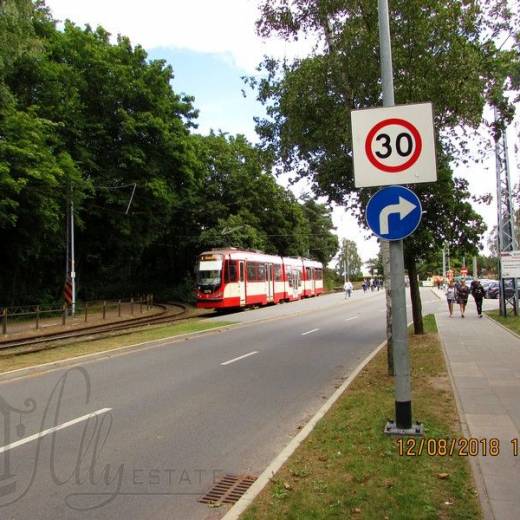 Рядом с кемпингом Стоги, пляж и трамвай в центр Гданьска.