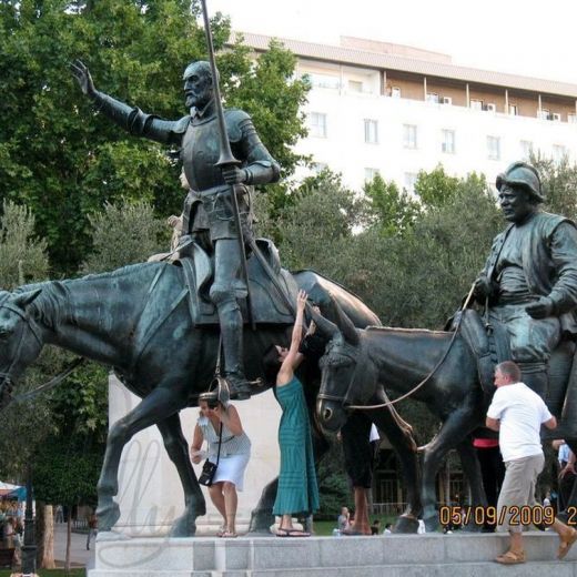 Памятник Сервантесу в Мадриде